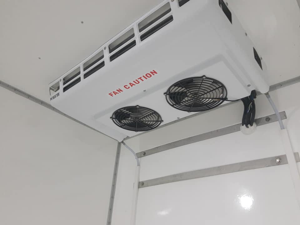 Interior de caja térmica para camión