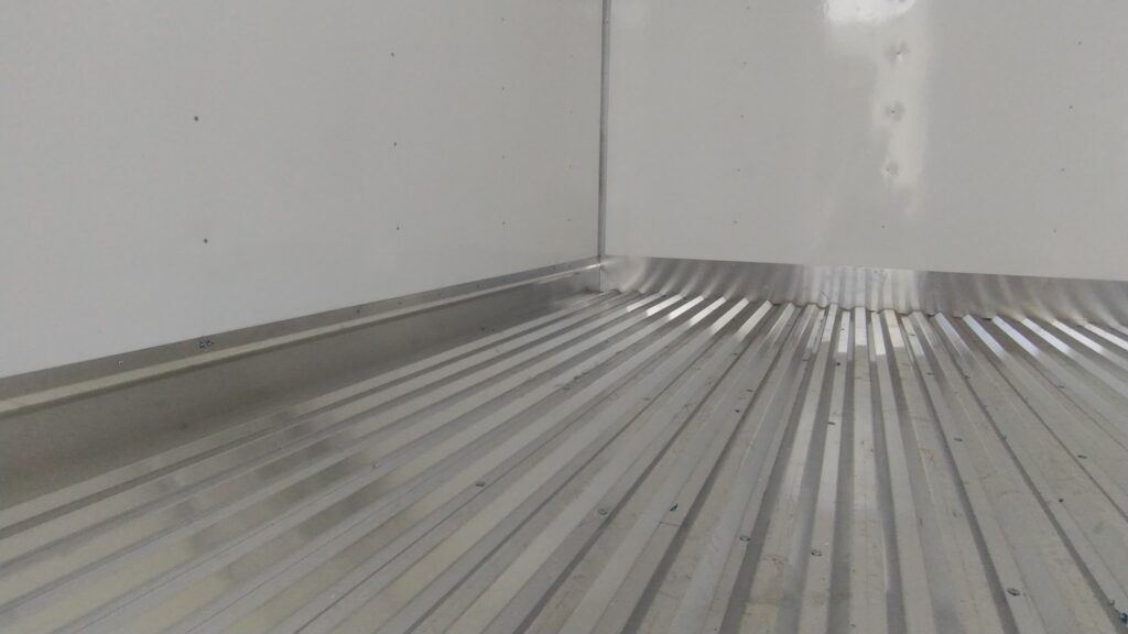 Interior de caja térmica para camión