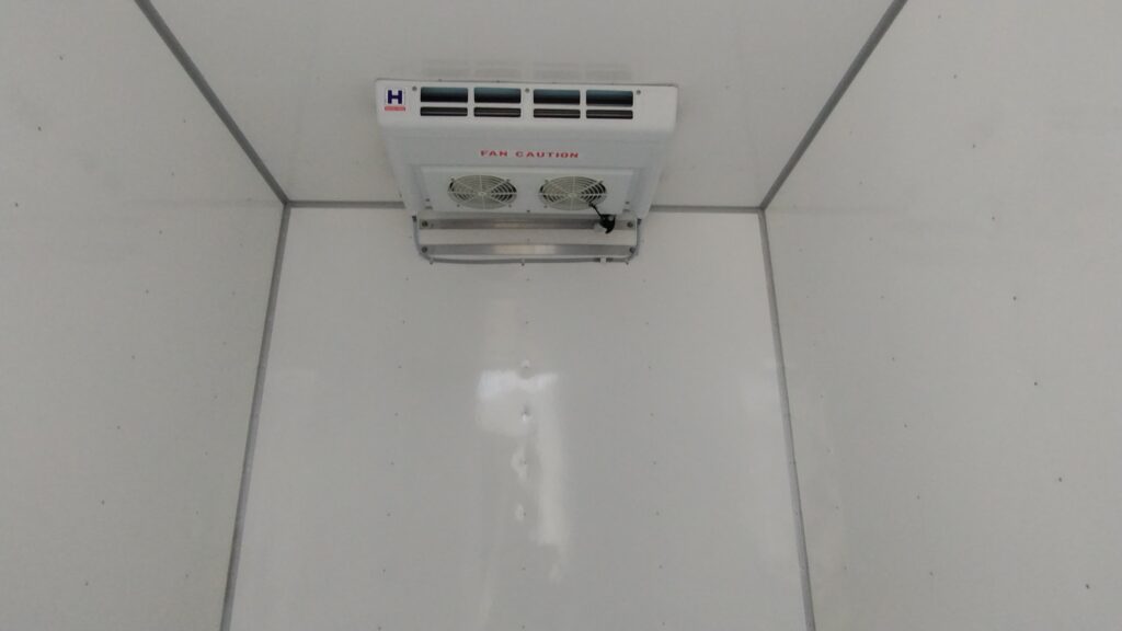 Equipo de refrigeración instalado en caja térmica