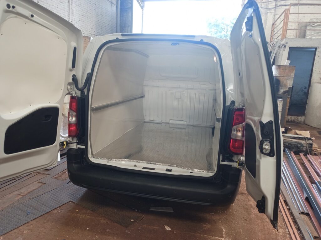 Van térmica para transporte de productos perecederos