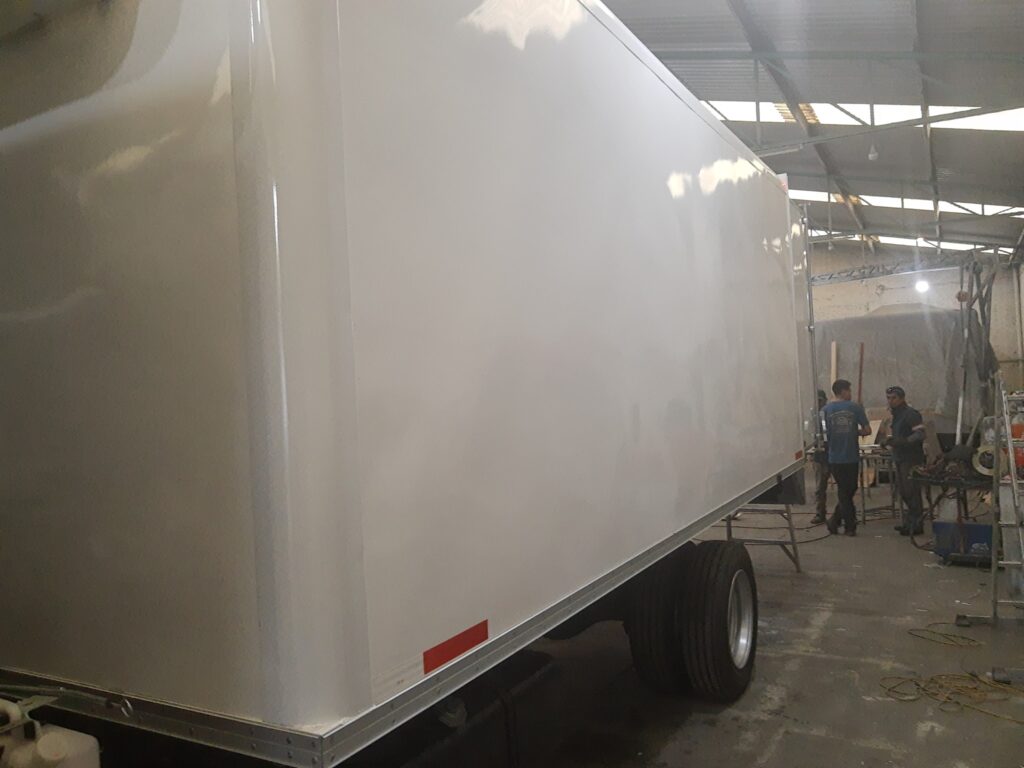 Caja térmica fabricada a medida para camión