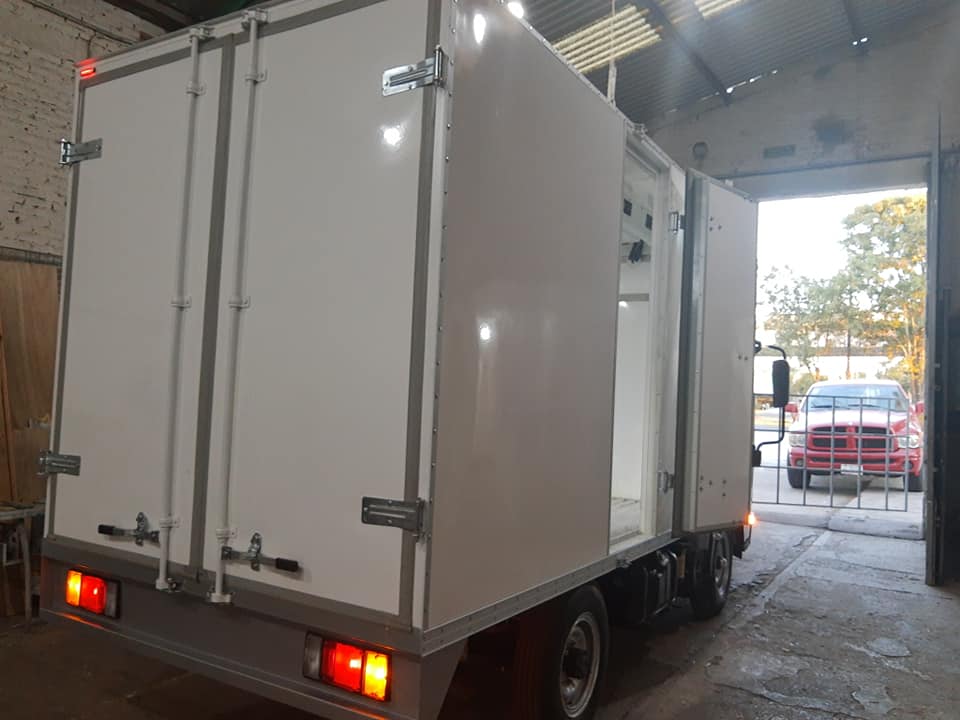 Fabricación de cajas térmicas para camiones