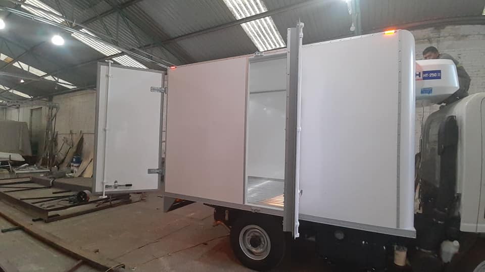 Caja refrigerada para camión Hino